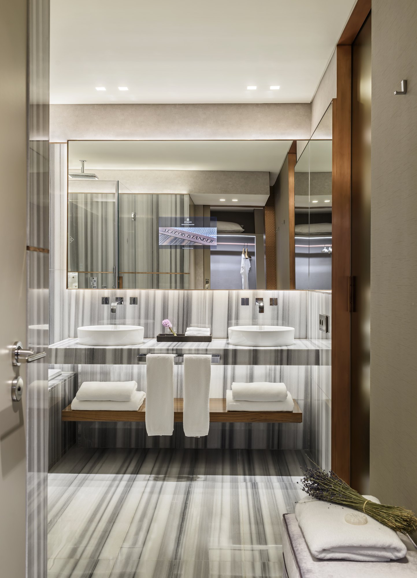 The St. Regis Istanbul — Standard Rooms — view 12